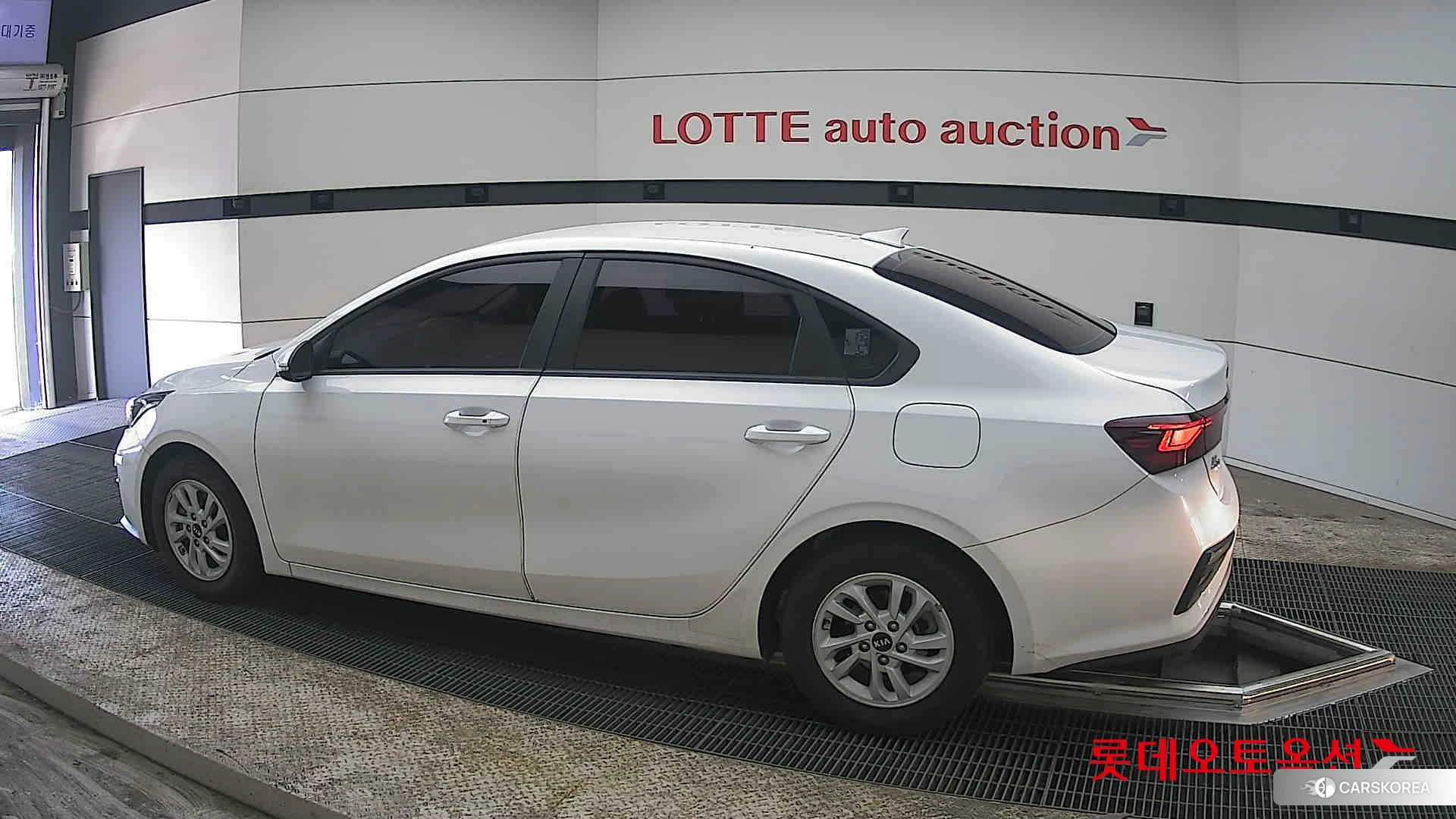 Kia K3 2021 Snow White Pearl из Кореи, фото 2