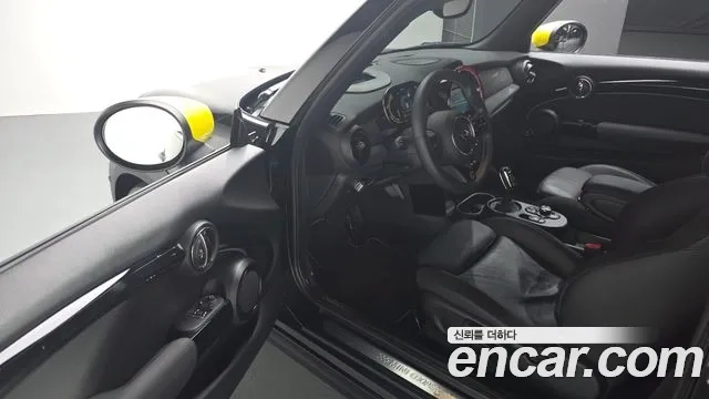 Mini Cooper Electric 2022 Черный из Кореи, фото 2