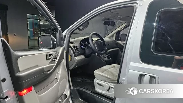 Hyundai The New Grand Starex 2019 Серебристо-серый из Кореи, фото 2