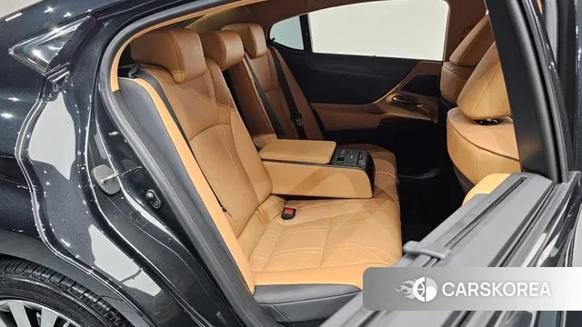 Lexus ES300h 7th generation 2025 Черный из Кореи, фото 2