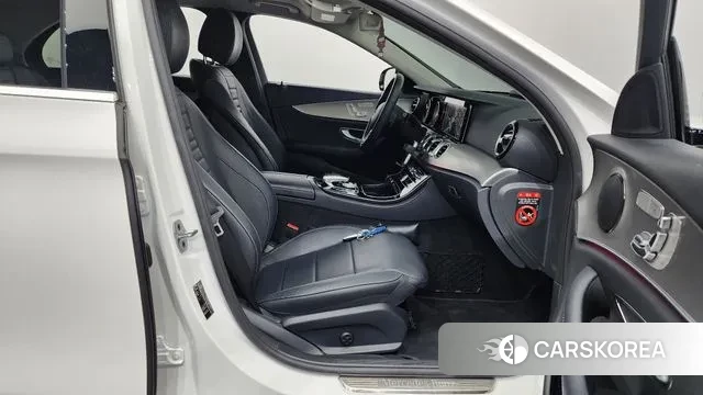 Mercedes-Benz E-Class W213 2018 Белый из Кореи, фото 2