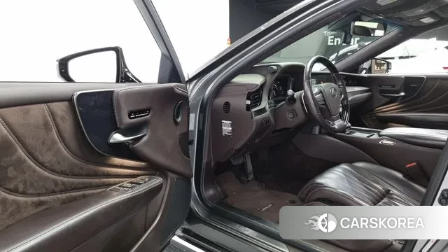 Lexus LS500h 5th generation 2018 Песочный из Кореи, фото 2