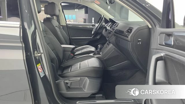 Volkswagen Tiguan second Generation 2018 Серый из Кореи, фото 2