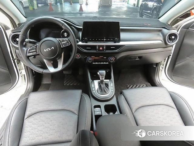 Kia The New K3 2nd generation 2021 Белый из Кореи, фото 2