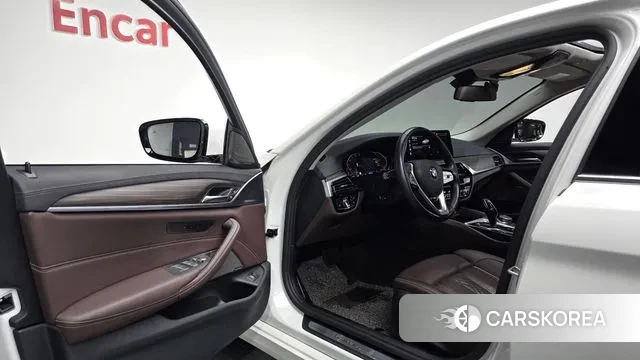 BMW 5 Series (G30) 2020 Белый из Кореи, фото 2