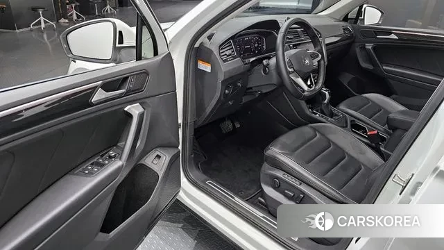 Volkswagen Tiguan second Generation 2022 Белый из Кореи, фото 2