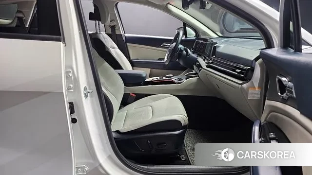 Kia Sportage 5th Generation Hybrid 2023 Белый из Кореи, фото 2