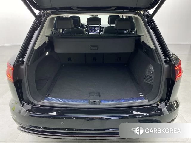 Volkswagen Touareg 2023 Черный из Китая, фото 2