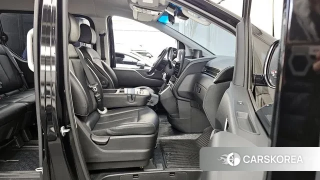 Hyundai Staria 2021 Черный из Кореи, фото 2