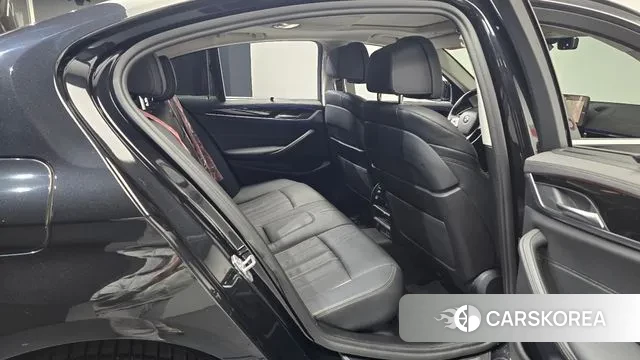 BMW 5 Series (G30) 2022 Черный из Кореи, фото 2