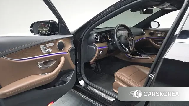 Mercedes-Benz E-Class W213 2023 Черный из Кореи, фото 2