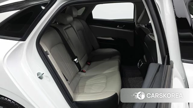 Kia The New K5 3rd generation 2023 Белый из Кореи, фото 2