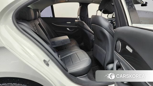 Mercedes-Benz E-Class W213 2018 Белый из Кореи, фото 2