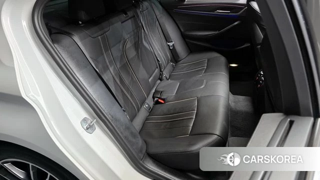 BMW 5 Series (G30) 2022 Белый из Кореи, фото 2