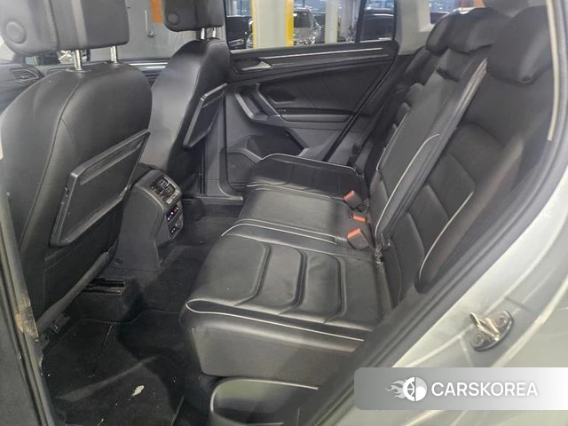 Volkswagen Tiguan second Generation 2018 Серебристо-серый из Кореи, фото 2