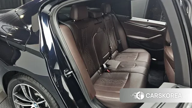 BMW 5 Series (G30) 2022 Черный из Кореи, фото 2