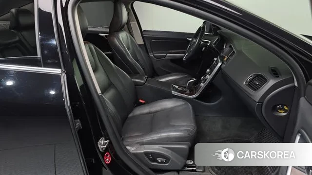 Volvo S60 2018 Черный из Кореи, фото 2