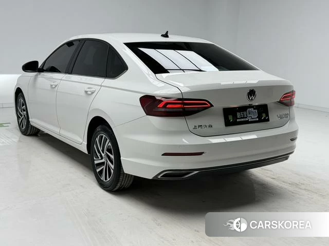Volkswagen Lavida 2022 Белый из Китая, фото 2