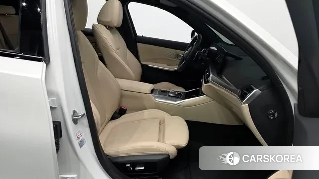 BMW 3 Series (G20) 2023 Белый из Кореи, фото 2