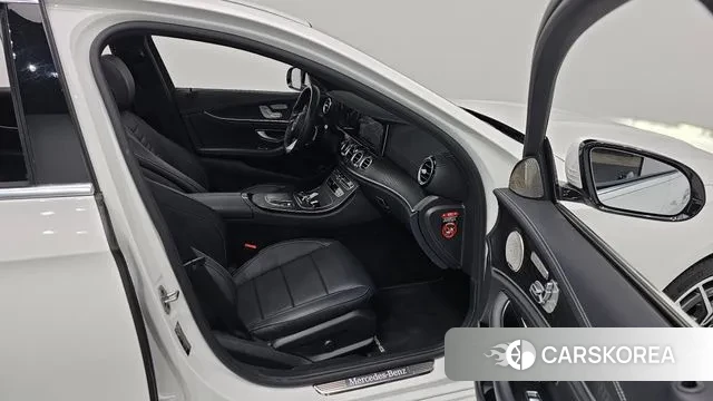 Mercedes-Benz E-Class W213 2022 Белый из Кореи, фото 2