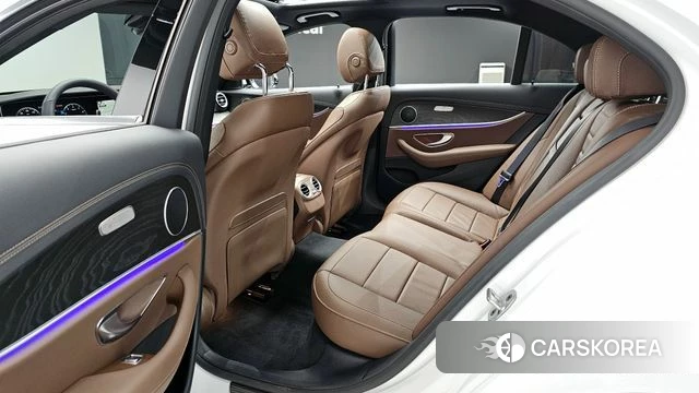 Mercedes-Benz E-Class W213 2023 Белый из Кореи, фото 2