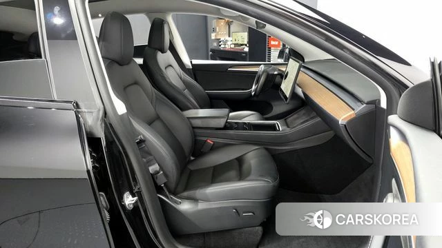 Tesla Model Y 2024 Черный из Кореи, фото 2