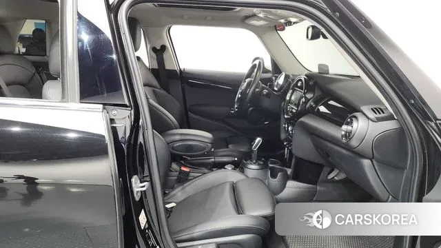 Mini Cooper D 2018 Черный из Кореи, фото 2