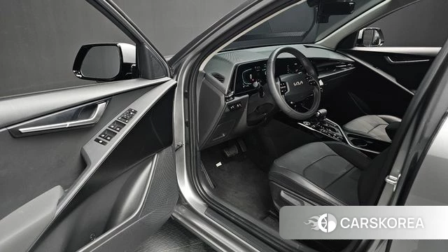 Kia Di Ol Nu Niro 2023 Серебристо-серый из Кореи, фото 2