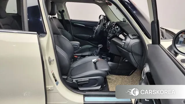 Mini Cooper 2018 Жемчужный цвет из Кореи, фото 2