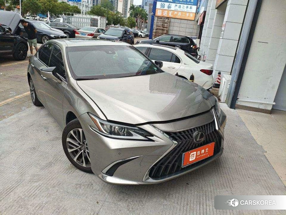 Lexus ES 2022 Серебристо-серый из Китая, фото 2