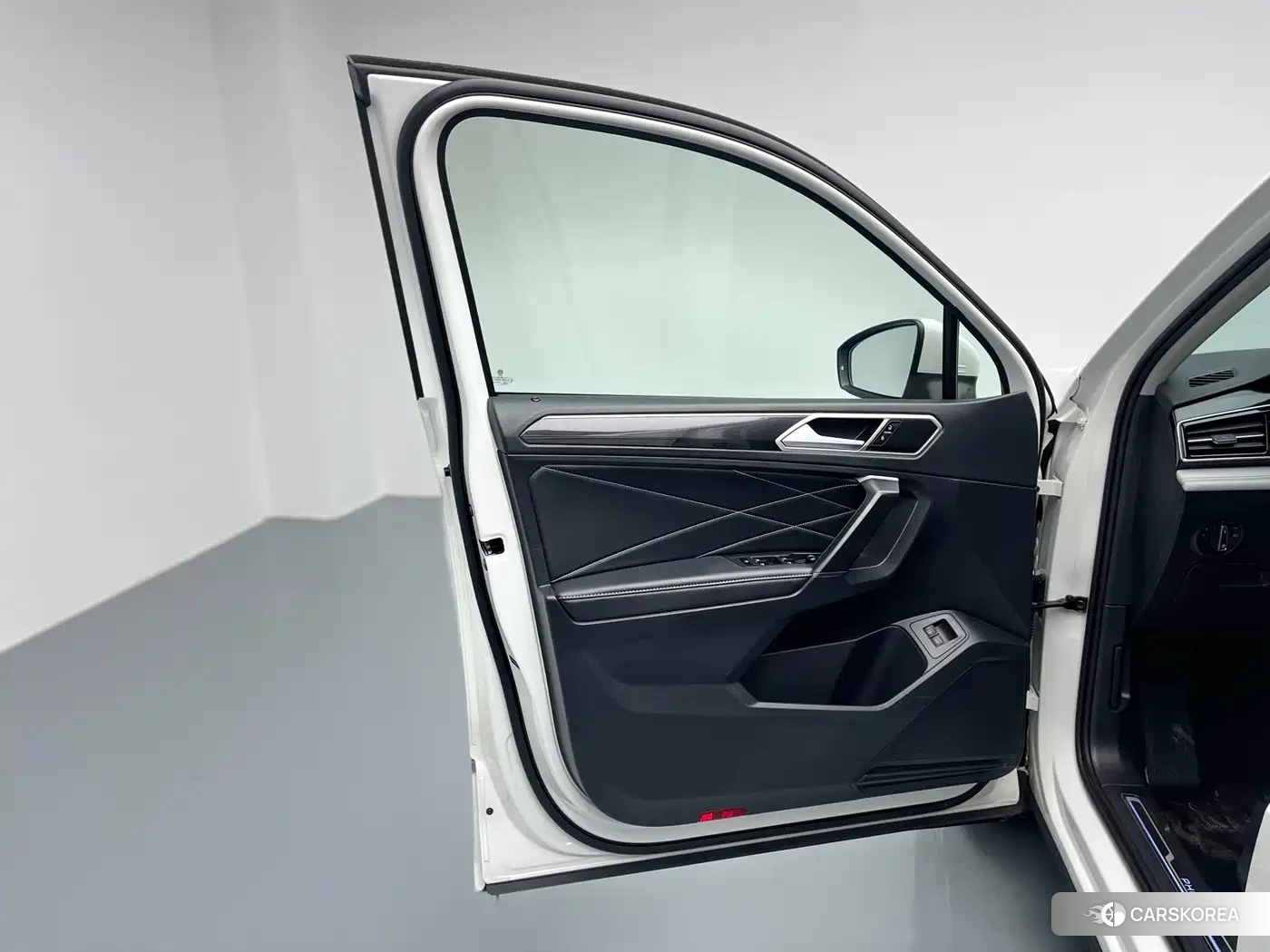 Volkswagen Tiguan L 2022 Белый из Китая, фото 2