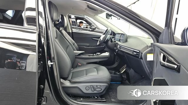Kia EV6 2023 Черный из Кореи, фото 2