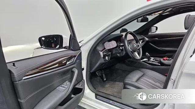 BMW 5 Series (G30) 2022 Белый из Кореи, фото 2