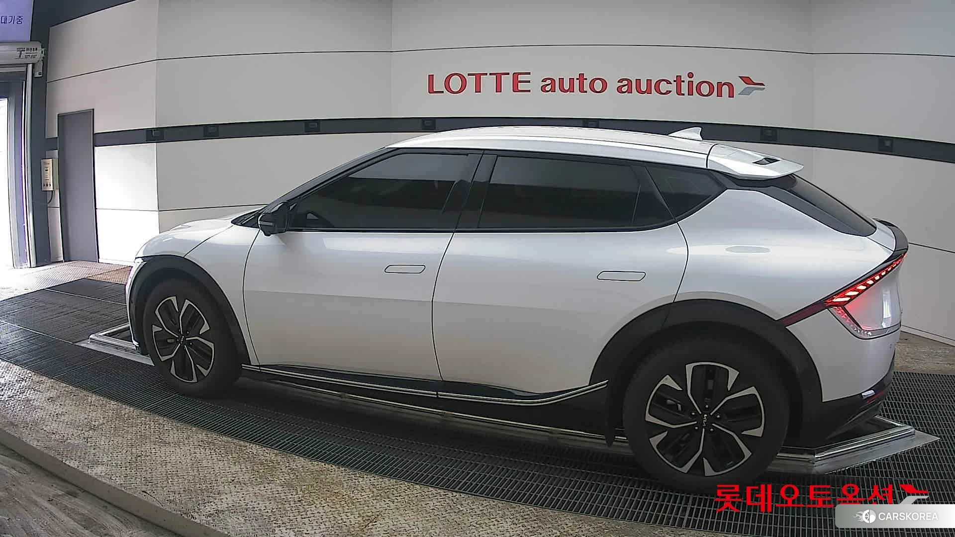 Kia EV6 2022 Snow White Pearl из Кореи, фото 2