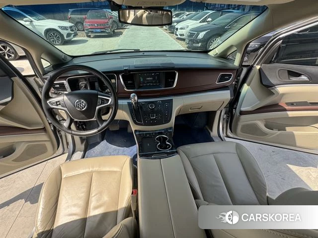 Buick GL8 2019 Серебристо-серый из Китая, фото 2