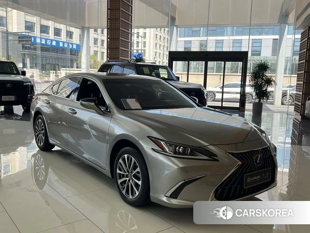 Lexus ES 2024 Серебристо-серый из Китая, фото 2