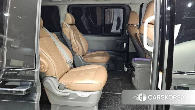 Hyundai Staria 2023 Черный из Кореи, фото 2