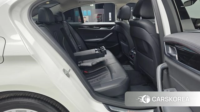 BMW 5 Series (G30) 2019 Белый из Кореи, фото 2