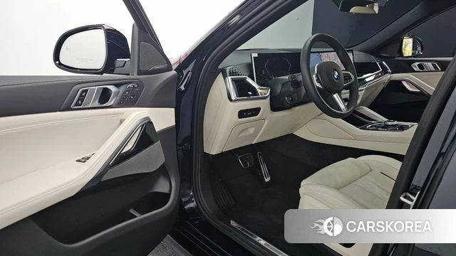 BMW X6 (G06) 2025 Черный из Кореи, фото 2