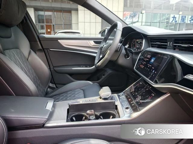 Audi A6L 2025 Темно-серый из Китая, фото 2