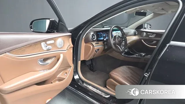 Mercedes-Benz E-Class W213 2019 Черный из Кореи, фото 2