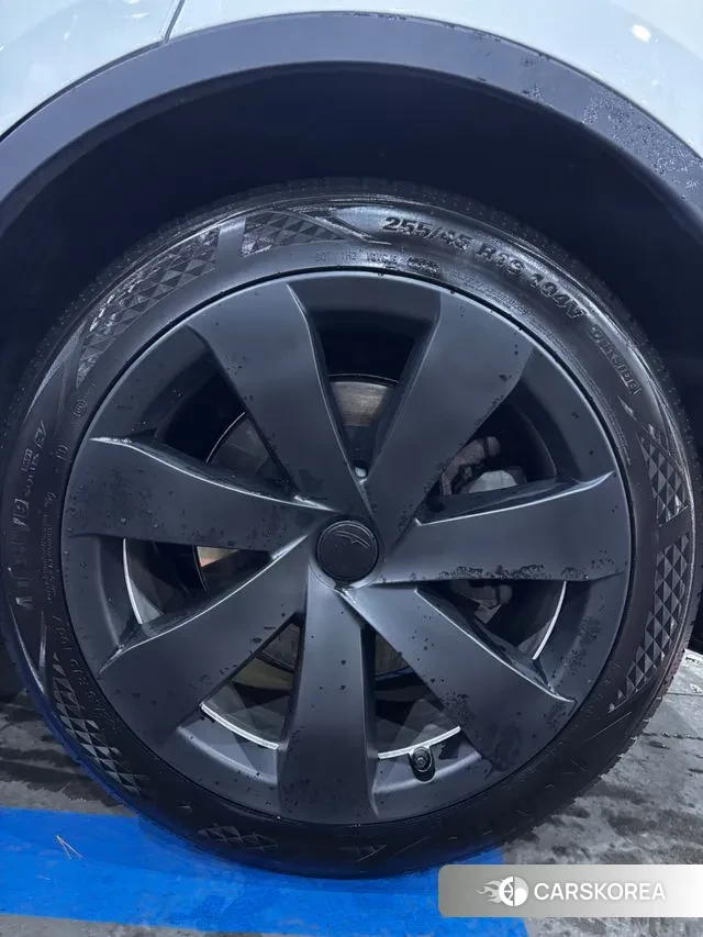 Tesla Model Y 2023 Белый из Кореи, фото 2