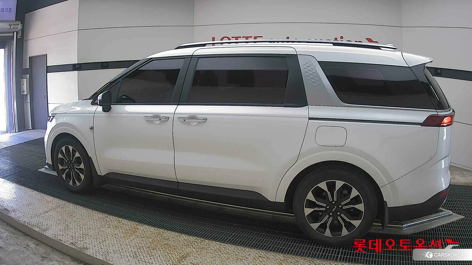 Kia Carnival 2021 Snow White Pearl (optional) из Кореи, фото 2