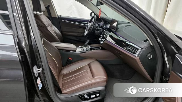 BMW 5 Series (G30) 2021 Серый из Кореи, фото 2