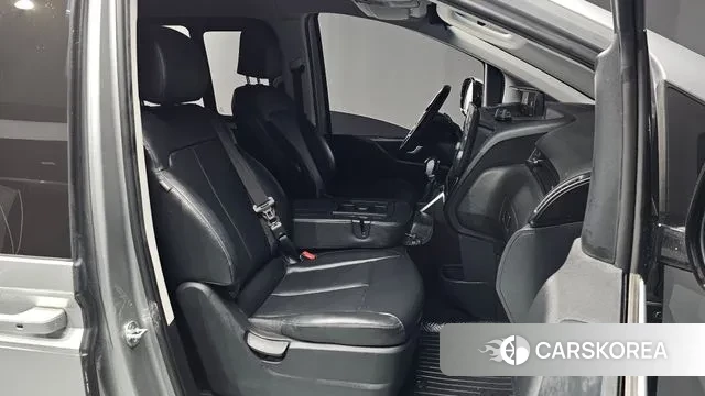 Hyundai Staria 2022 Серебристо-серый из Кореи, фото 2