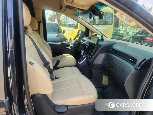 Hyundai Staria 2023 Черный из Кореи, фото 2