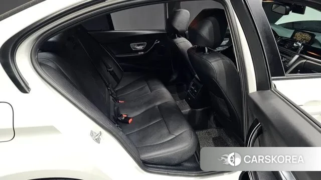 BMW 3 Series (F30) 2018 Белый из Кореи, фото 2