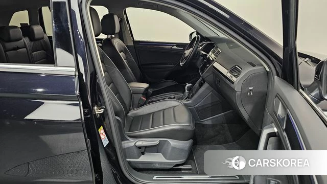 Volkswagen Tiguan second Generation 2022 Черный из Кореи, фото 2