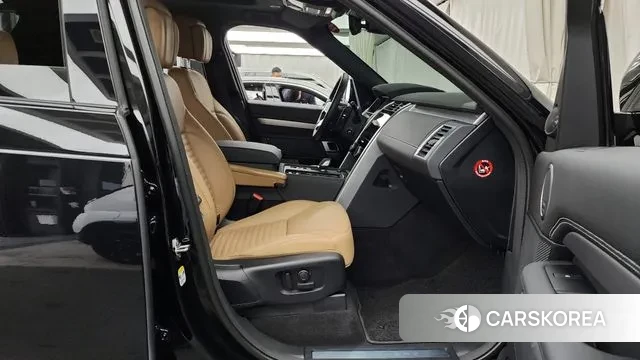 Land Rover Discovery 5 2024 Черный из Кореи, фото 2