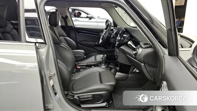 Mini Cooper 2021 Белый двухцветный из Кореи, фото 2